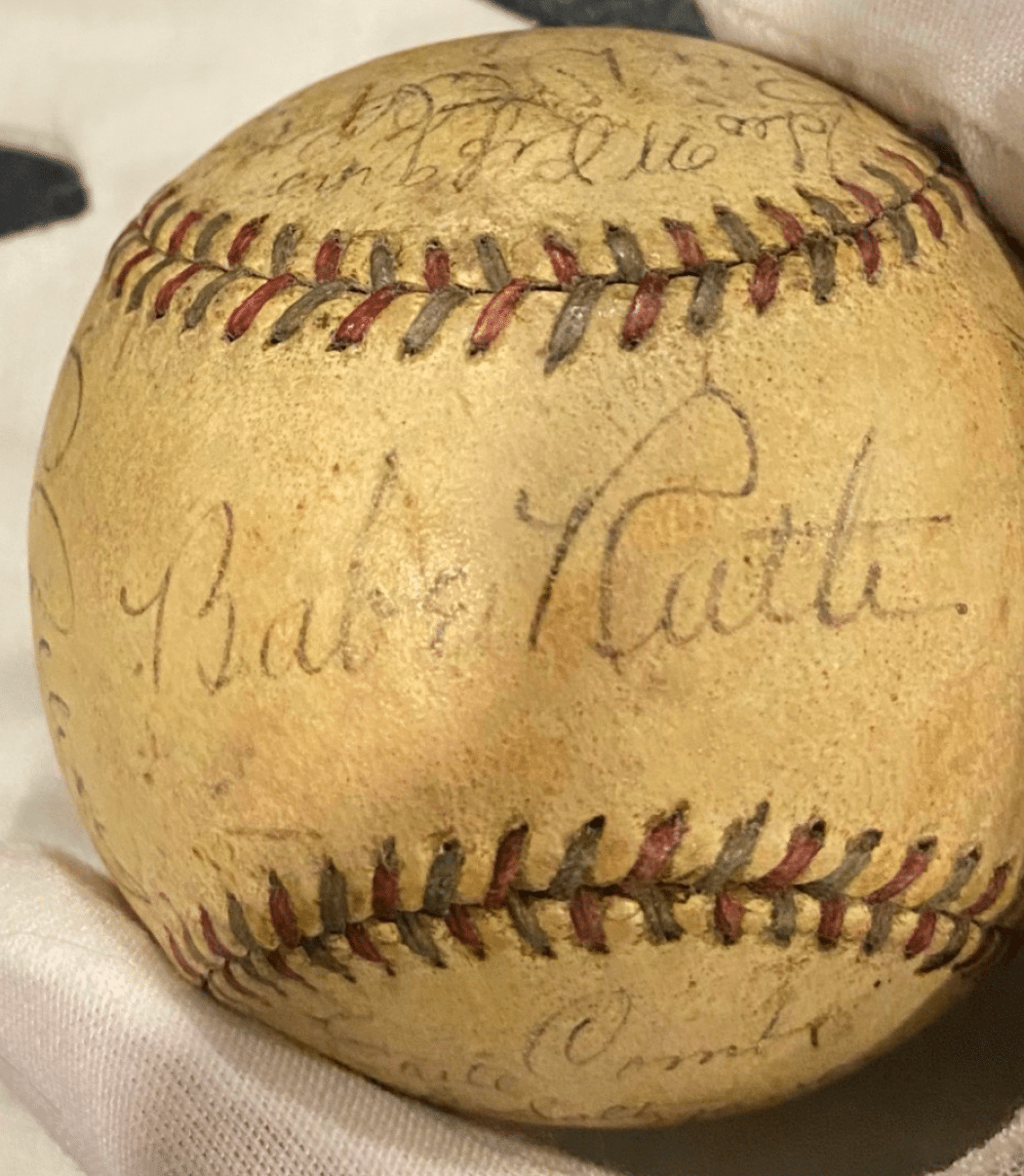 New York Yankees World Series Champions Team Signed Baseball (JSA)